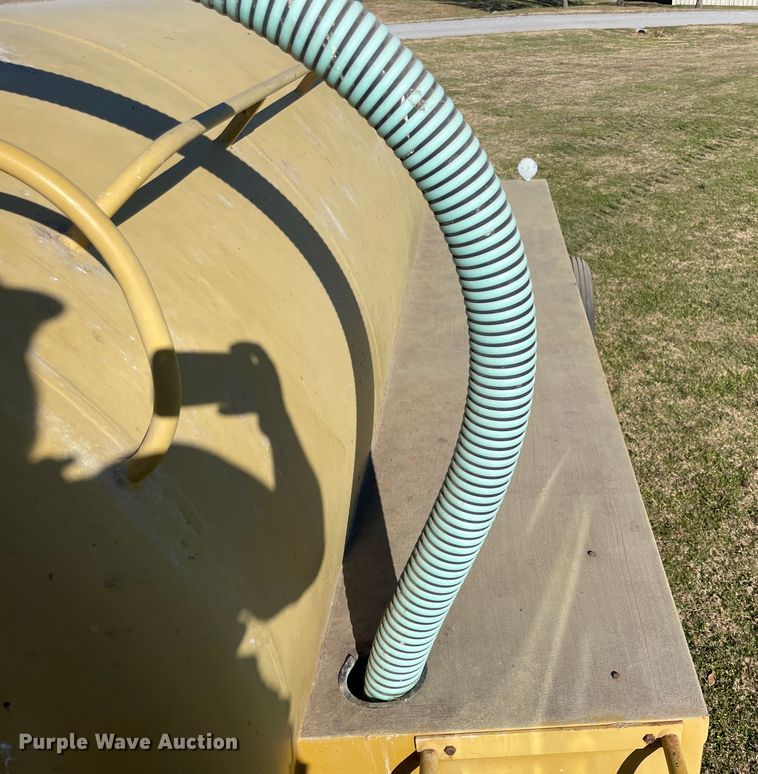 image for item IX9664 Ag-Gator 2004  applicator