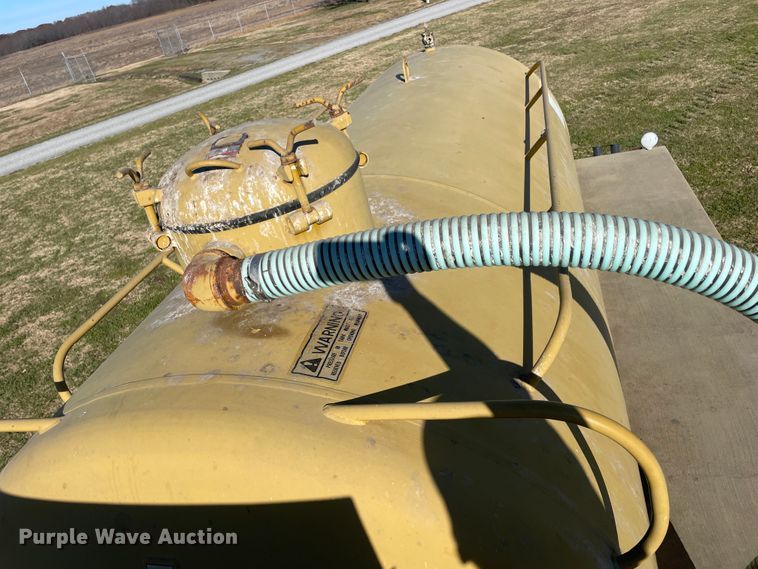 image for item IX9664 Ag-Gator 2004  applicator