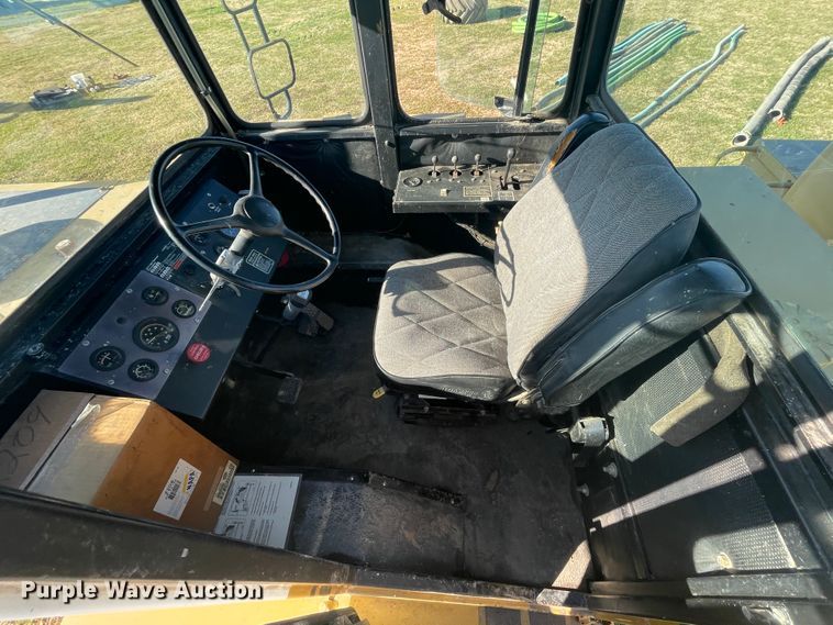 image for item IX9664 Ag-Gator 2004  applicator