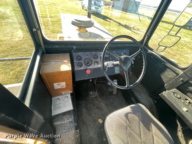 image for item IX9664 Ag-Gator 2004  applicator