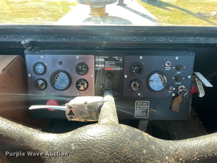 image for item IX9664 Ag-Gator 2004  applicator