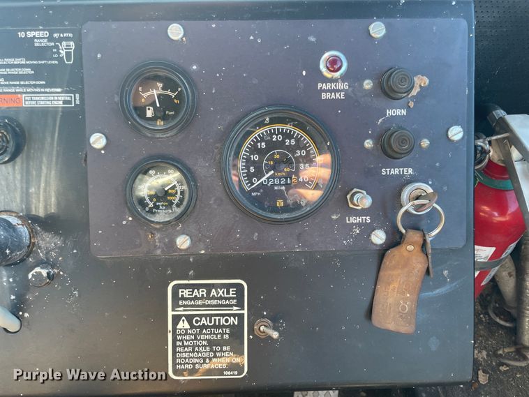 image for item IX9664 Ag-Gator 2004  applicator