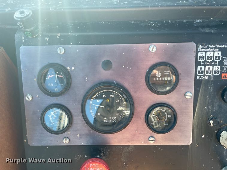 image for item IX9664 Ag-Gator 2004  applicator