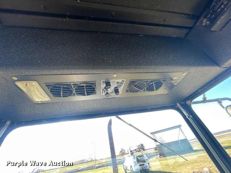 image for item IX9664 Ag-Gator 2004  applicator