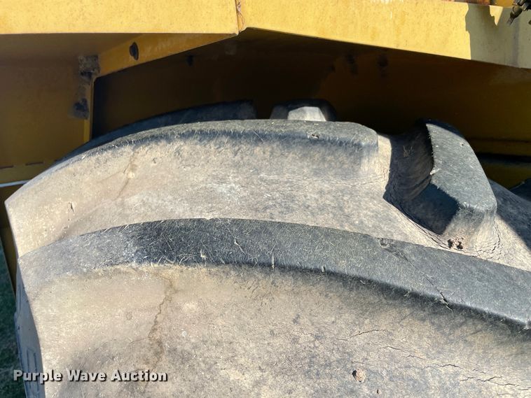 image for item IX9664 Ag-Gator 2004  applicator