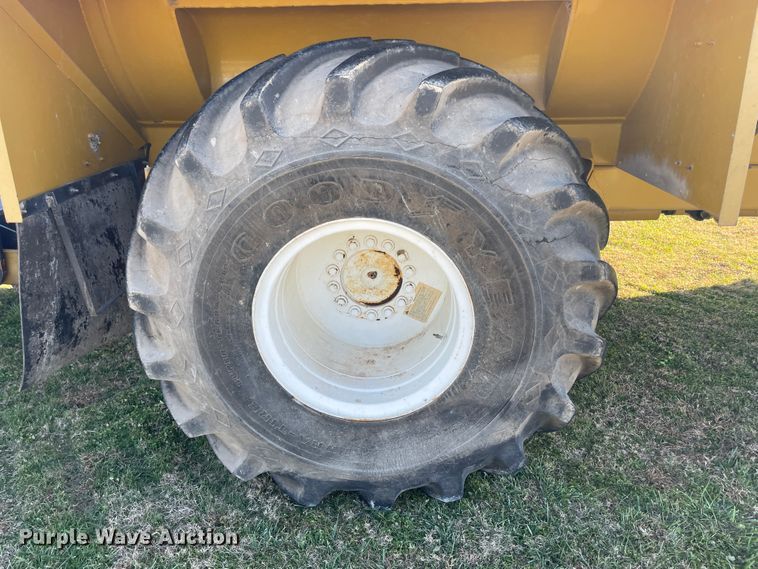 image for item IX9664 Ag-Gator 2004  applicator