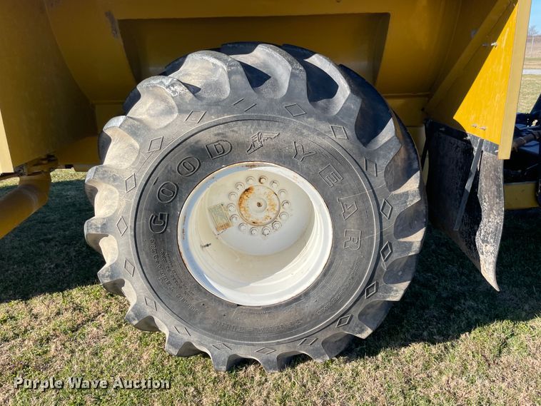 image for item IX9664 Ag-Gator 2004  applicator