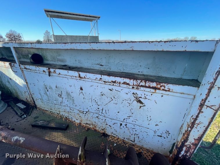 image for item IX9665 1992 International 4700  digger derrick truck