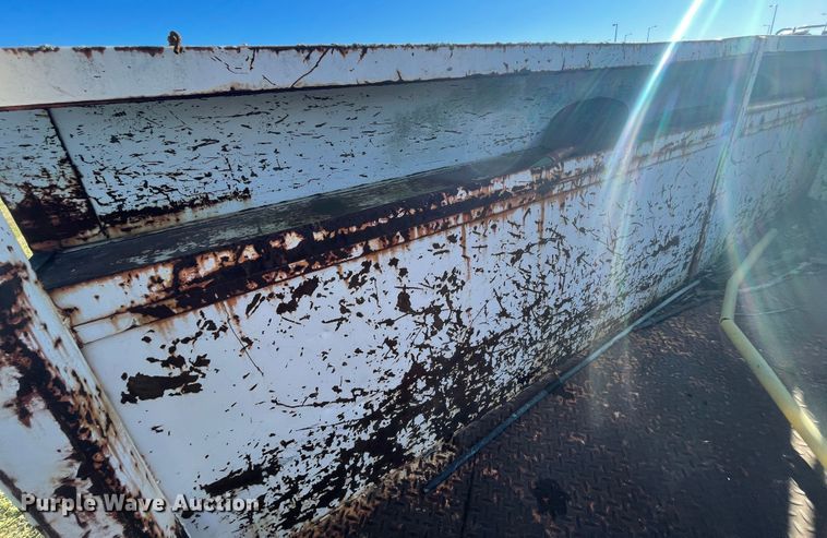 image for item IX9665 1992 International 4700  digger derrick truck