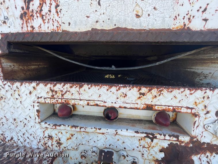 image for item IX9665 1992 International 4700  digger derrick truck