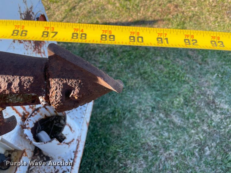 image for item IX9665 1992 International 4700  digger derrick truck