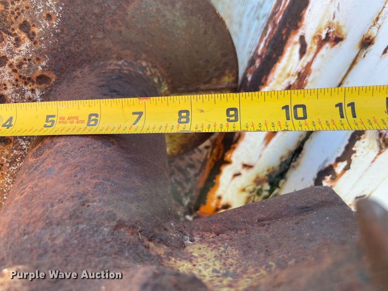 image for item IX9665 1992 International 4700  digger derrick truck