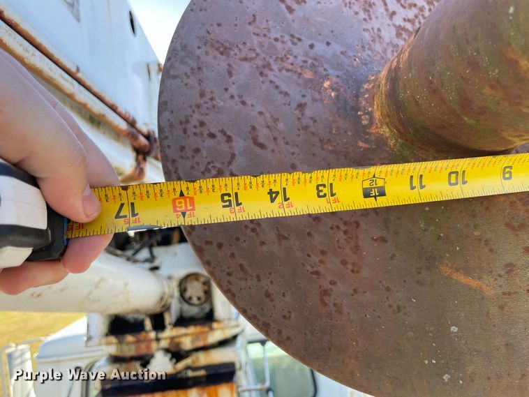 image for item IX9665 1992 International 4700  digger derrick truck