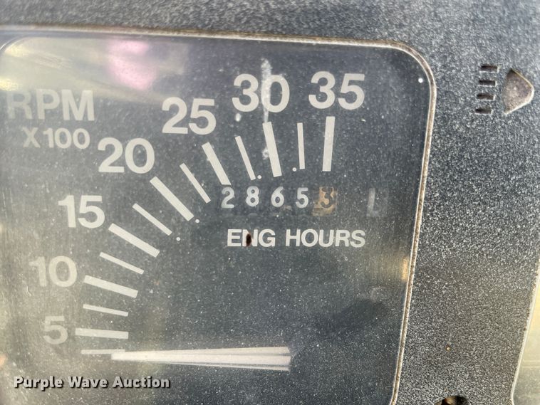 image for item IX9665 1992 International 4700  digger derrick truck