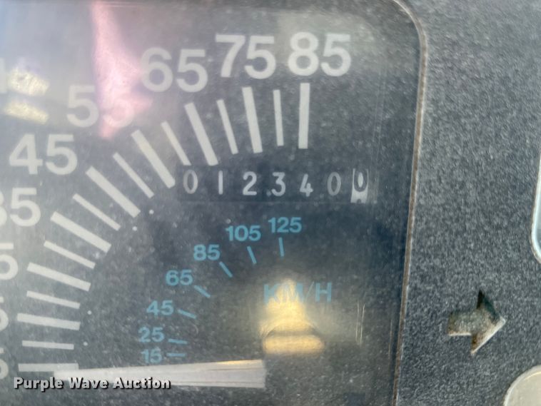 image for item IX9665 1992 International 4700  digger derrick truck