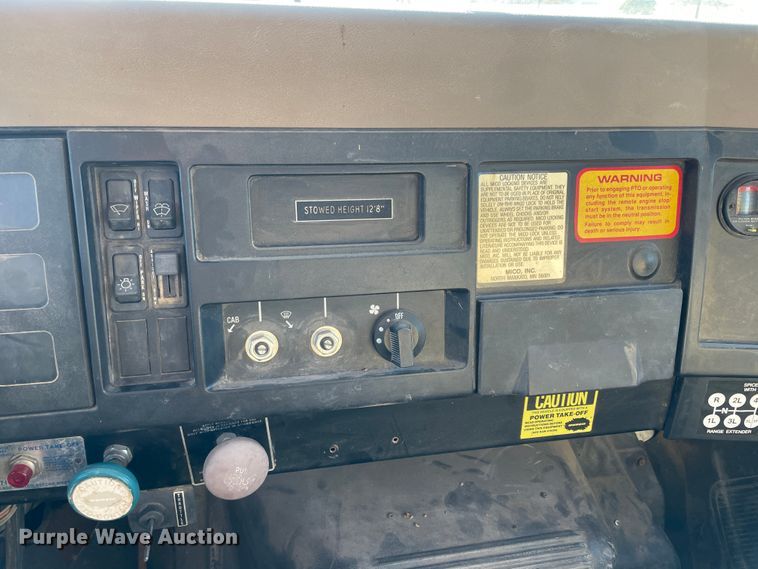 image for item IX9665 1992 International 4700  digger derrick truck