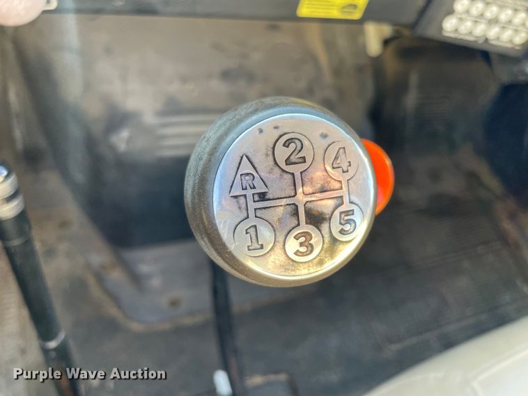 image for item IX9665 1992 International 4700  digger derrick truck