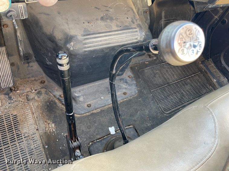 image for item IX9665 1992 International 4700  digger derrick truck