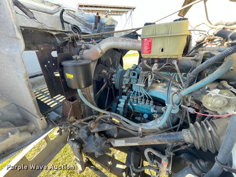 image for item IX9665 1992 International 4700  digger derrick truck