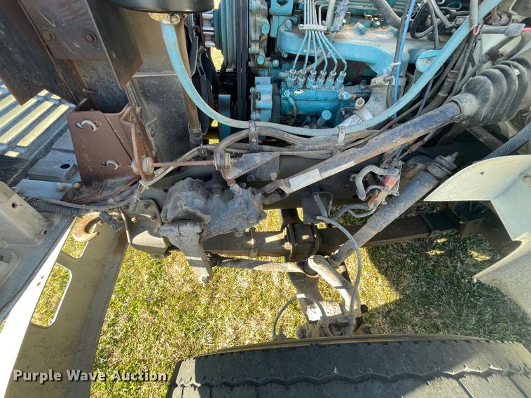 image for item IX9665 1992 International 4700  digger derrick truck