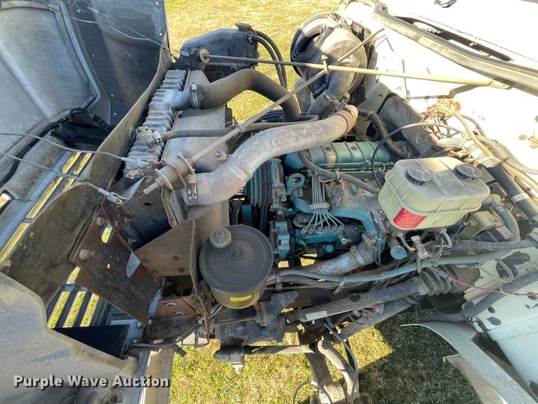 image for item IX9665 1992 International 4700  digger derrick truck