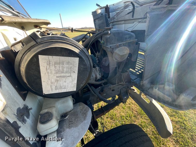 image for item IX9665 1992 International 4700  digger derrick truck