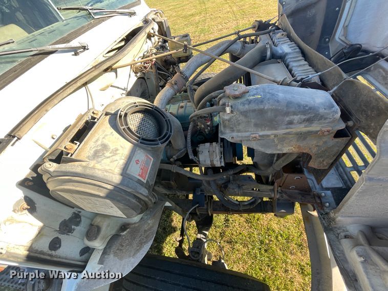 image for item IX9665 1992 International 4700  digger derrick truck