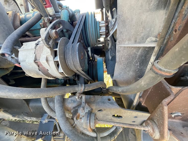 image for item IX9665 1992 International 4700  digger derrick truck