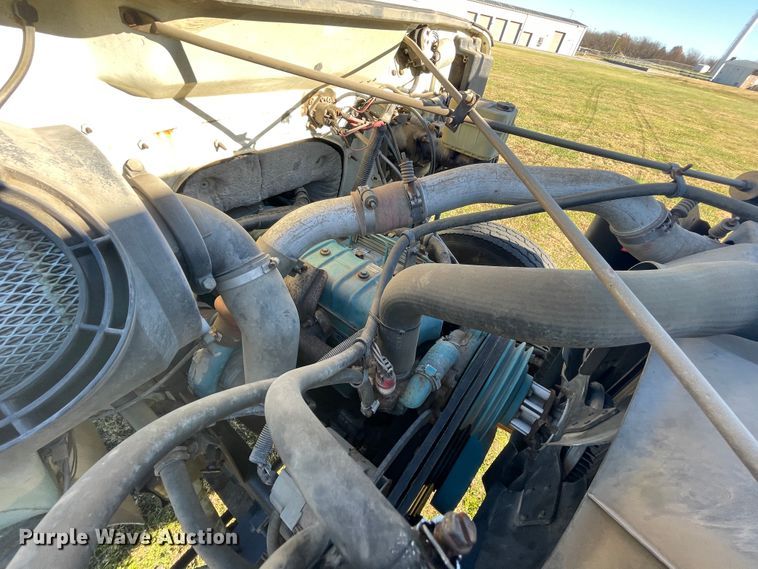 image for item IX9665 1992 International 4700  digger derrick truck