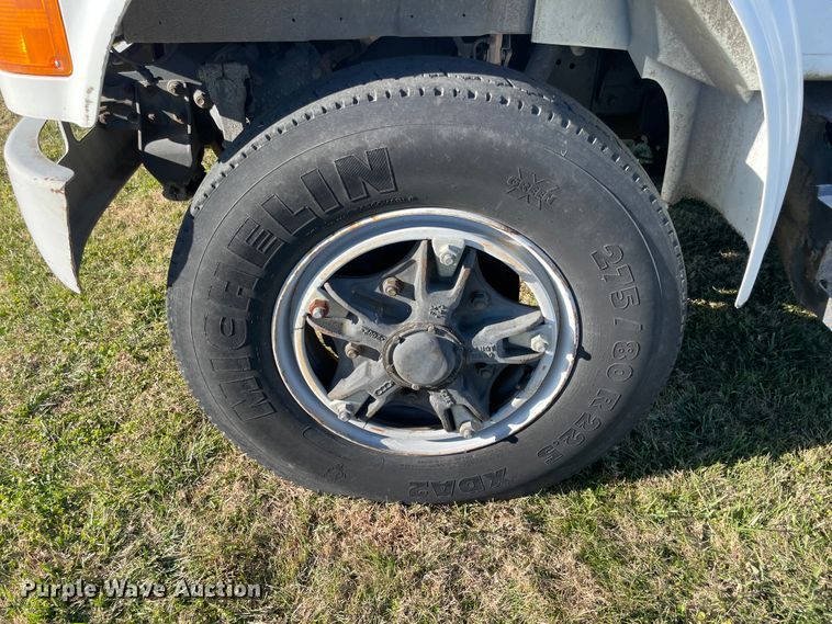 image for item IX9665 1992 International 4700  digger derrick truck