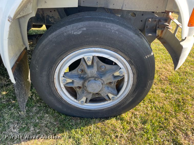 image for item IX9665 1992 International 4700  digger derrick truck