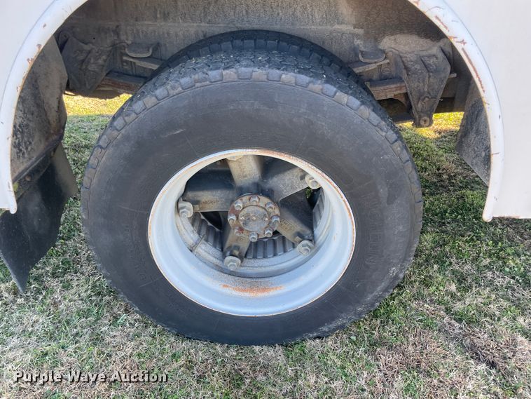 image for item IX9665 1992 International 4700  digger derrick truck