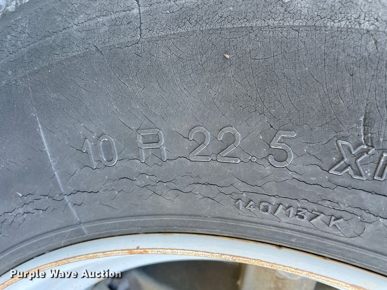 image for item IX9665 1992 International 4700  digger derrick truck