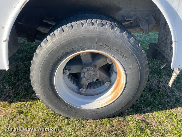 image for item IX9665 1992 International 4700  digger derrick truck