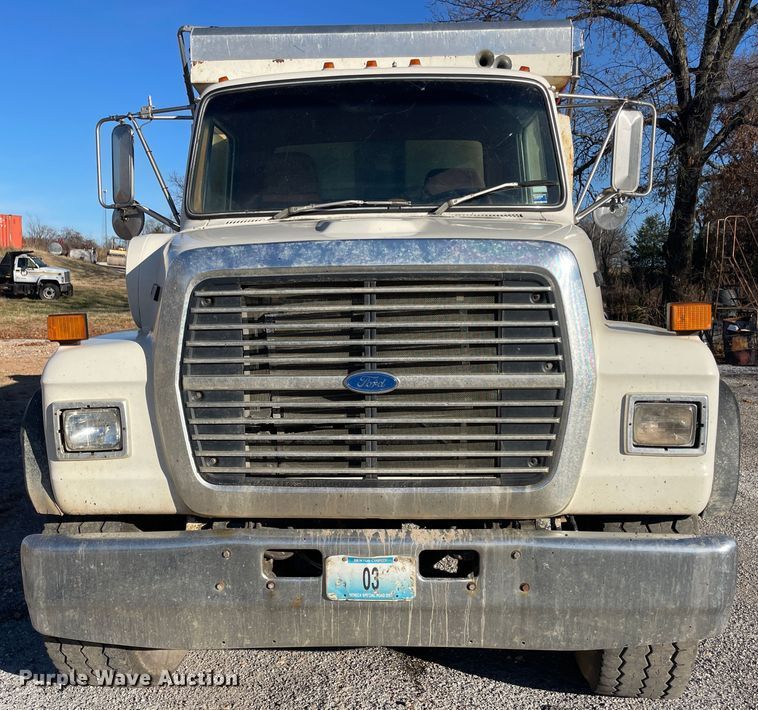 image for item IX9668 1983 Ford L8000  dump truck