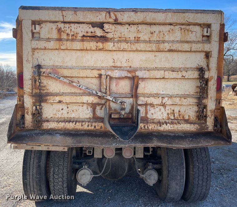 image for item IX9668 1983 Ford L8000  dump truck