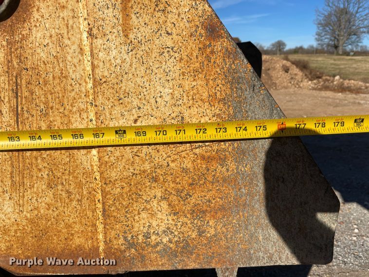 image for item IX9668 1983 Ford L8000  dump truck