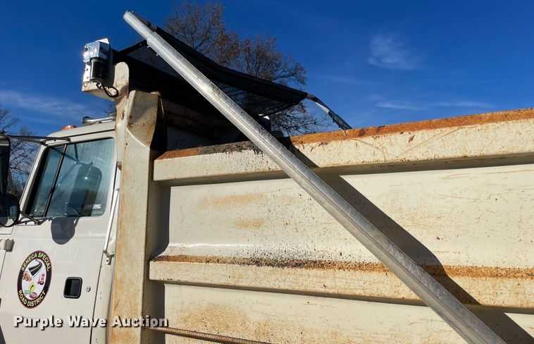 image for item IX9668 1983 Ford L8000  dump truck