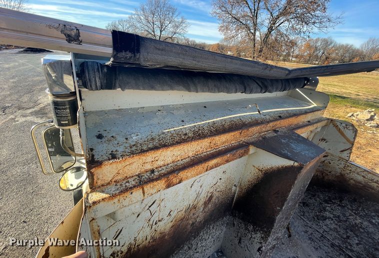 image for item IX9668 1983 Ford L8000  dump truck