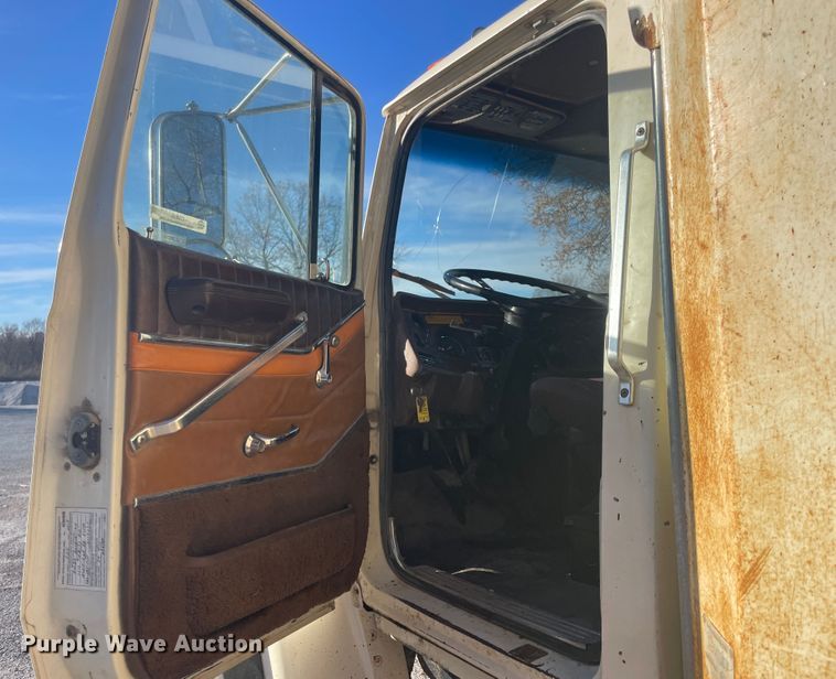 image for item IX9668 1983 Ford L8000  dump truck