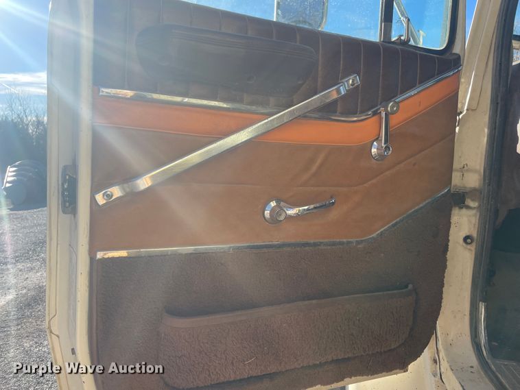 image for item IX9668 1983 Ford L8000  dump truck