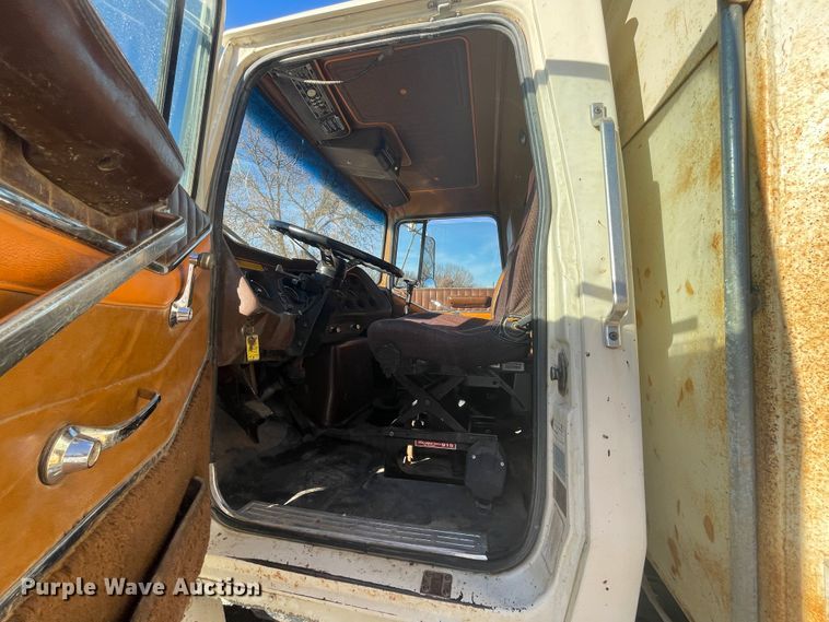 image for item IX9668 1983 Ford L8000  dump truck