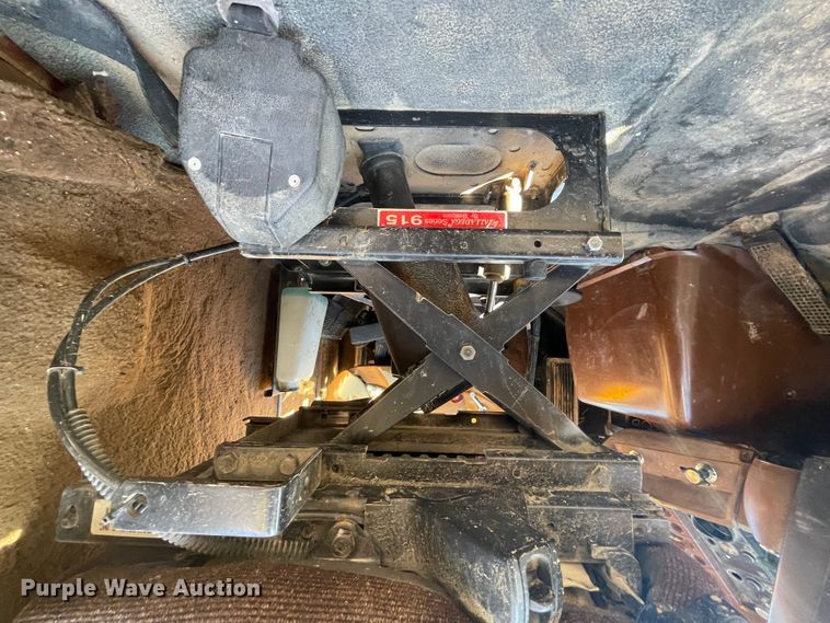 image for item IX9668 1983 Ford L8000  dump truck