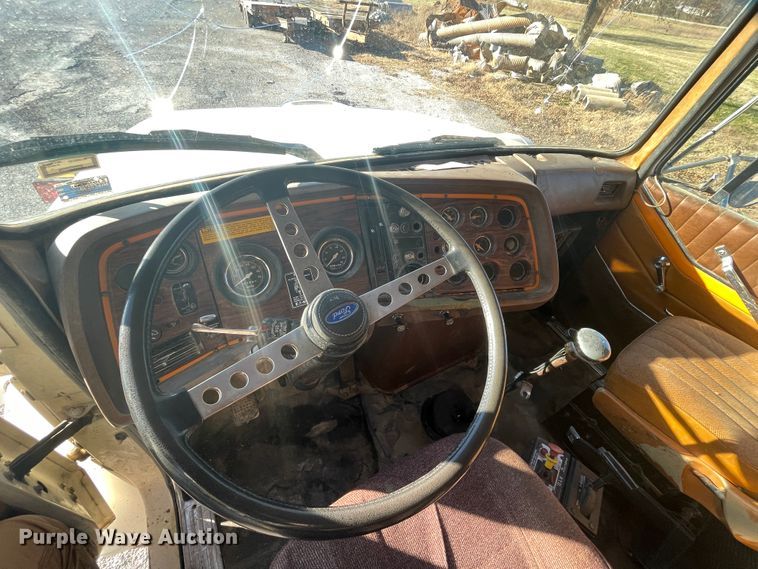 image for item IX9668 1983 Ford L8000  dump truck