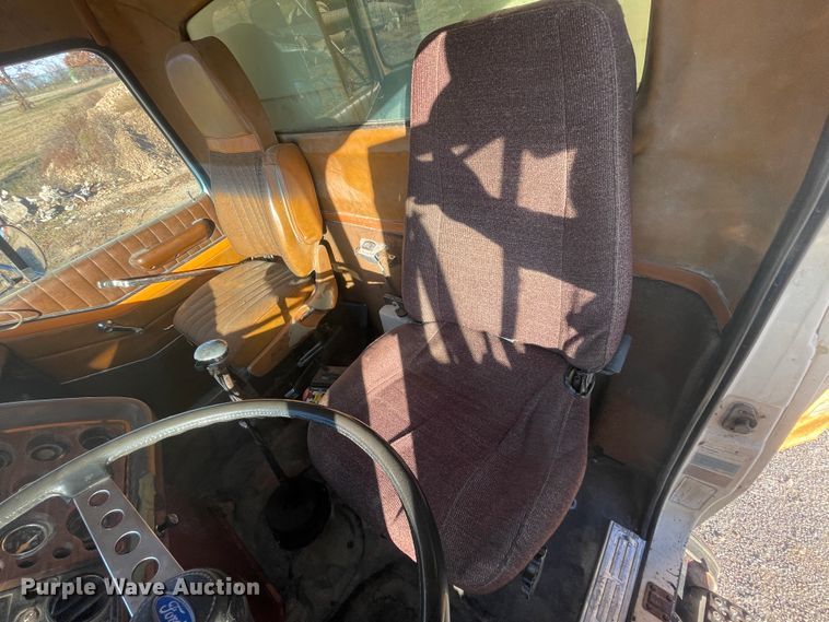 image for item IX9668 1983 Ford L8000  dump truck