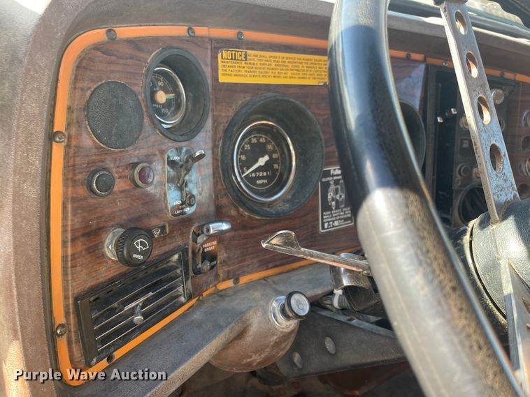 image for item IX9668 1983 Ford L8000  dump truck