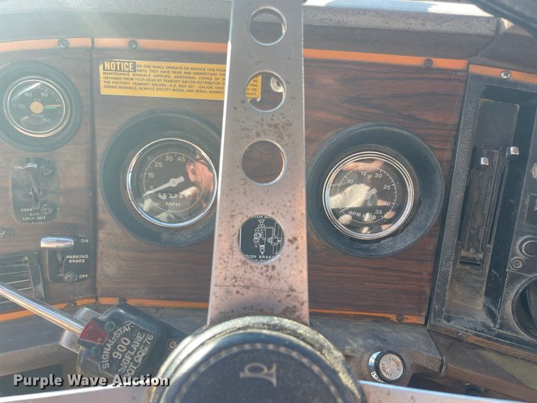 image for item IX9668 1983 Ford L8000  dump truck