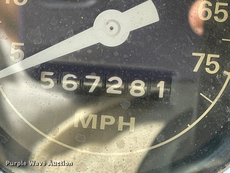 image for item IX9668 1983 Ford L8000  dump truck