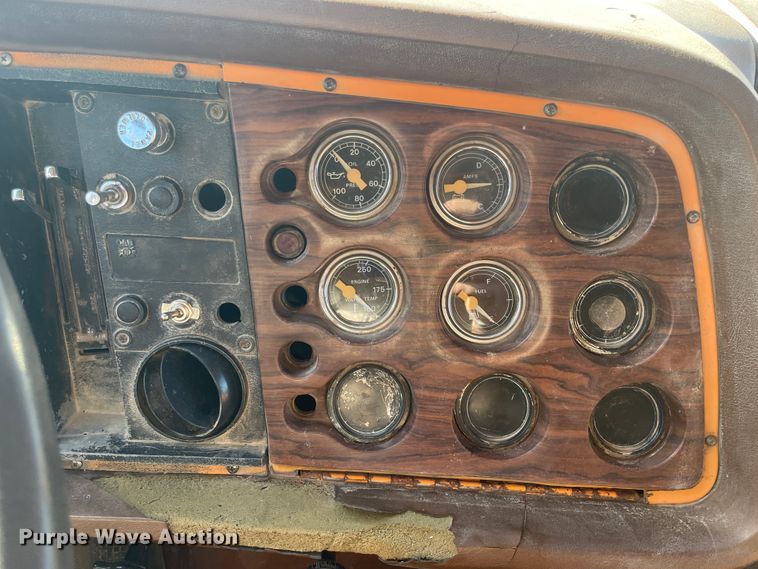 image for item IX9668 1983 Ford L8000  dump truck