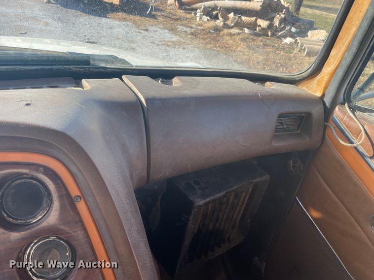 image for item IX9668 1983 Ford L8000  dump truck